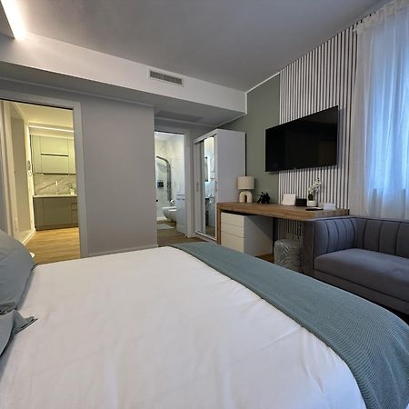 The Captain'S Apartments Sirocco - City Center Leonardo Academy Sesto Calende Bagian luar foto