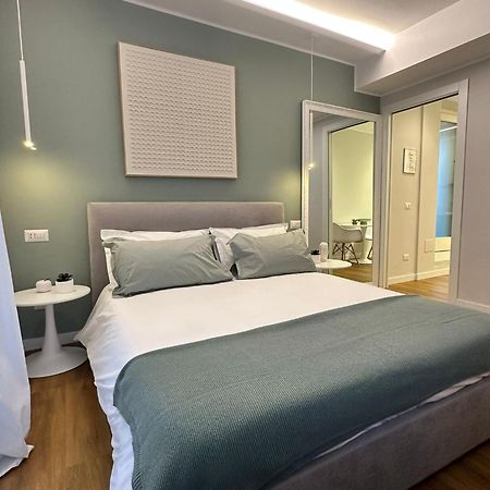 The Captain'S Apartments Sirocco - City Center Leonardo Academy Sesto Calende Bagian luar foto