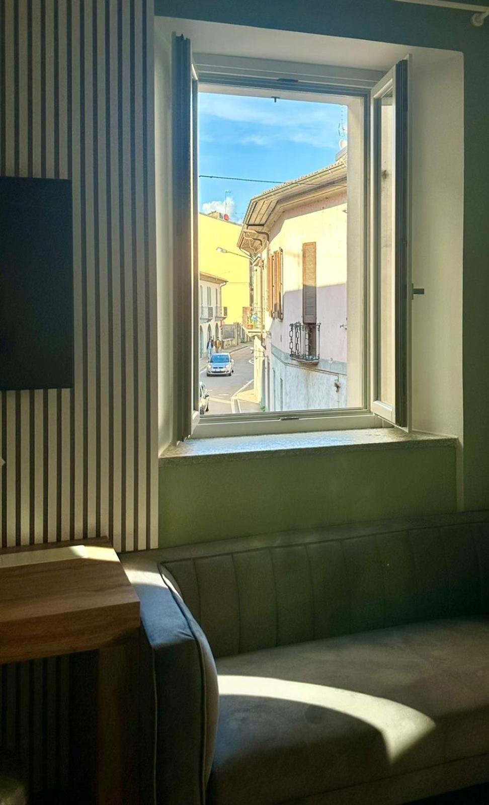 The Captain'S Apartments Sirocco - City Center Leonardo Academy Sesto Calende Bagian luar foto