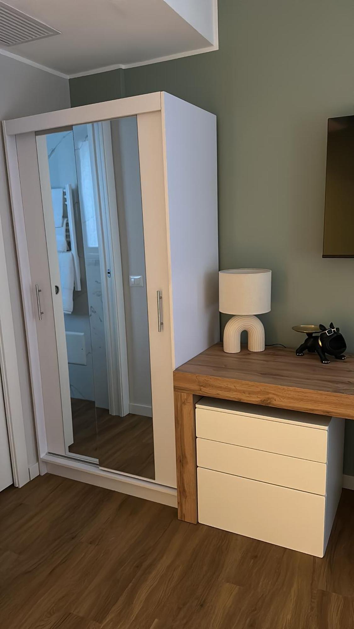 The Captain'S Apartments Sirocco - City Center Leonardo Academy Sesto Calende Bagian luar foto