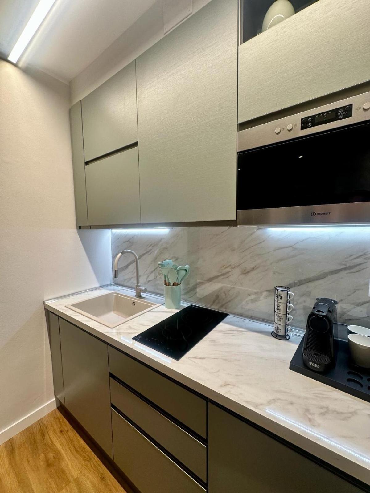 The Captain'S Apartments Sirocco - City Center Leonardo Academy Sesto Calende Bagian luar foto